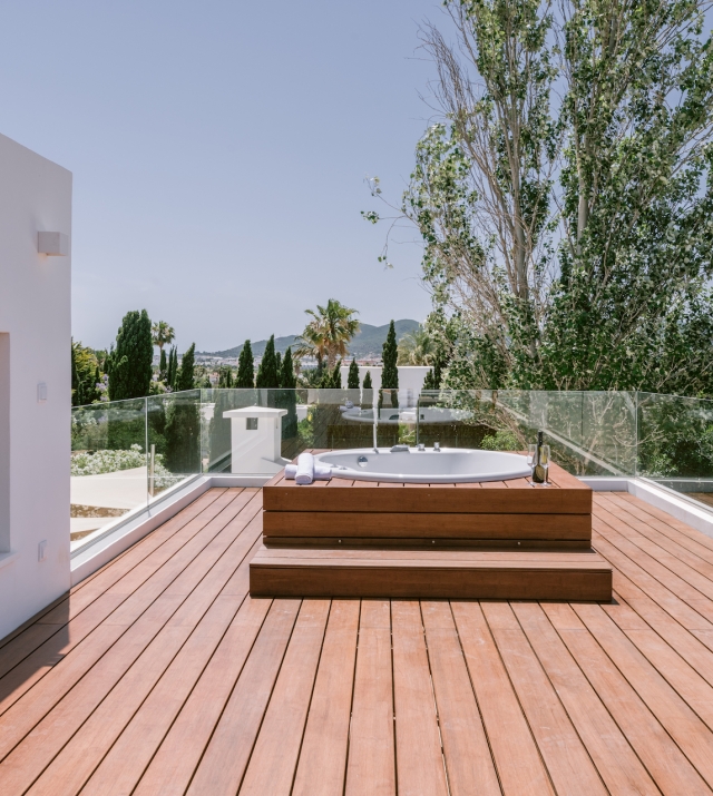 Resa Estates Ibiza te koop for sale huis villa Jesus roof.jpg